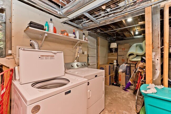 Building Photo - 4 bedroom in Chicago IL 60626