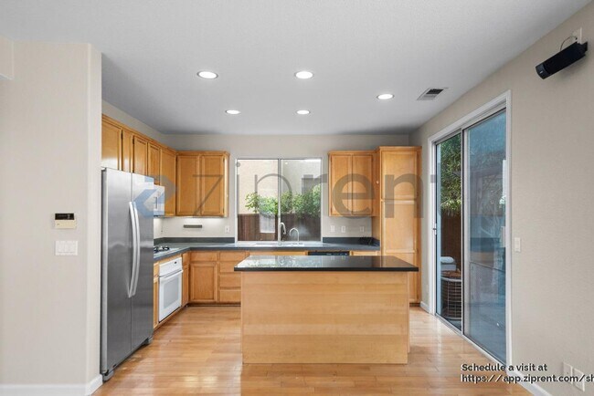 Building Photo - 514 Issac Ct