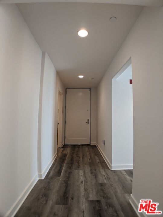 Building Photo - 5143 White Oak Ave