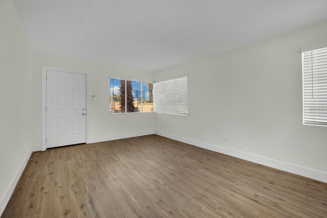 Building Photo - 1304 Rexford Pl