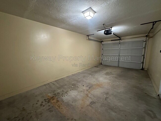 Building Photo - 1232 Longpoint Dr