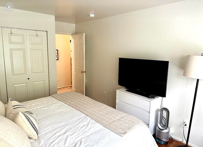 Building Photo - 34 Bergen Ridge Rd