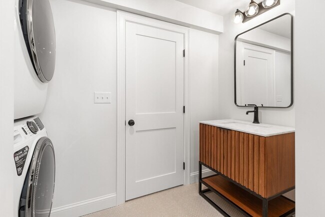 Building Photo - 32 Beacon St