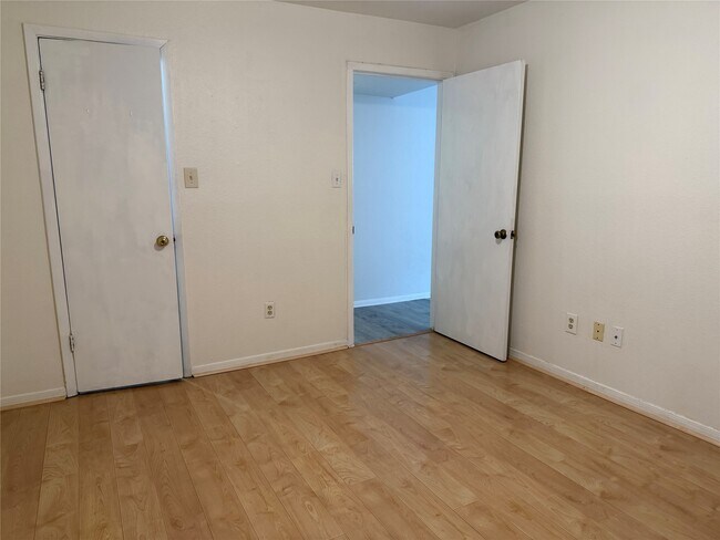 Building Photo - 2626 Holly Hall St
