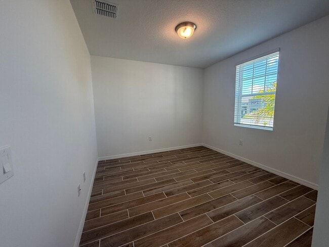 Building Photo - Stunning Eden Hills Home