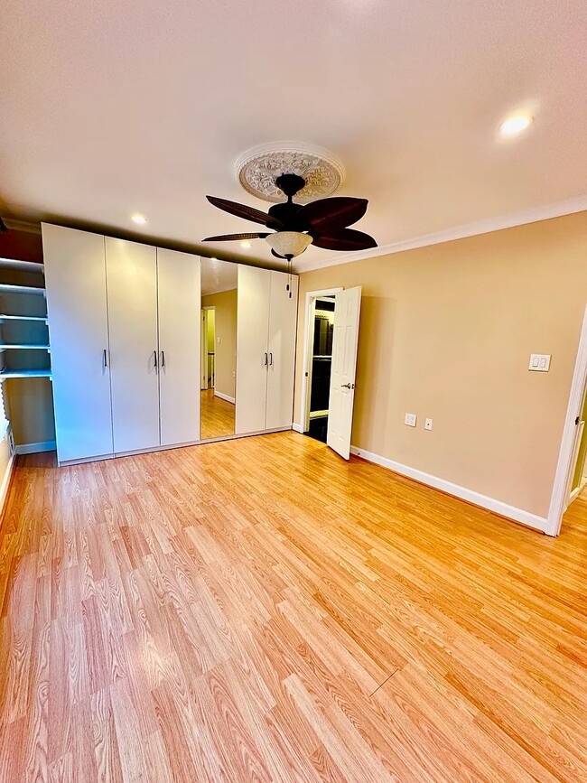 Building Photo - 2453 Alsop Ct