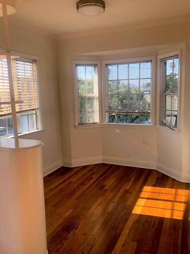 Interior Photo - 1418 S Genesee Ave