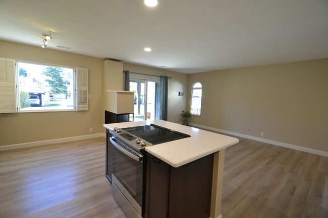 Building Photo - New Updated Main Level Condo with 24/7 Sec...