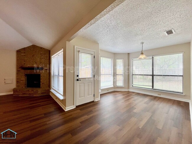 Building Photo - 1627 Firwick Dr