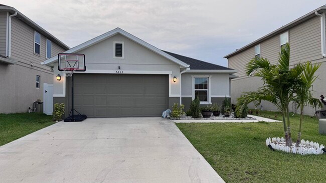 Primary Photo - 5635 NW Pine Trail Cir