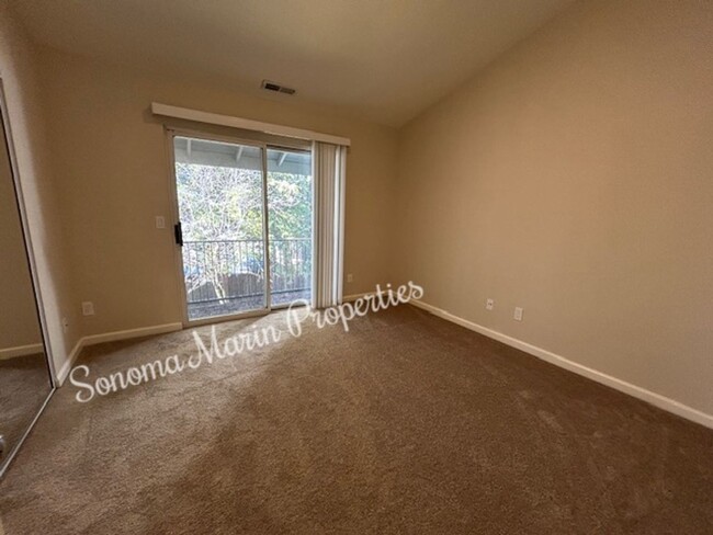 Building Photo - Updated 2-Bedroom, 1.5-Bath Townhouse in S...