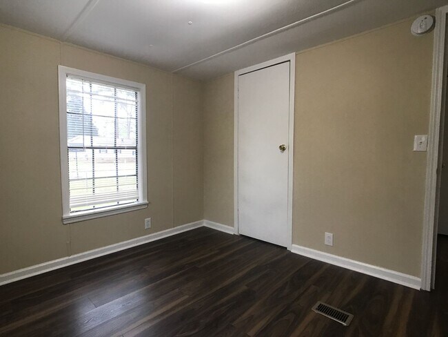 Building Photo - Limited-Time Move-In Special: No Deposit! Mobile Home in West Chatham with Fenced Yard