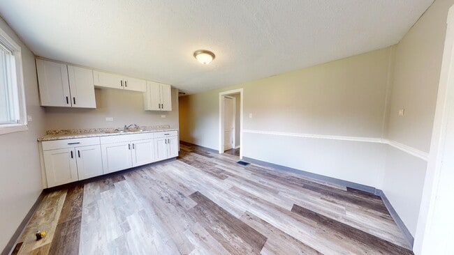 Building Photo - 4023 Valley Rd