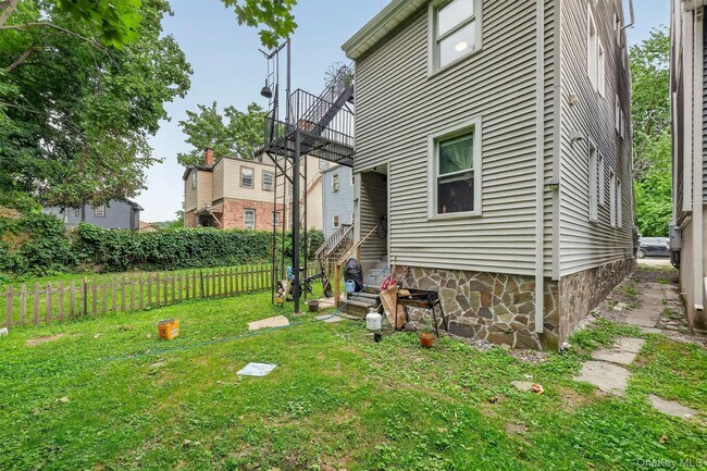 Building Photo - 68 Catharine St