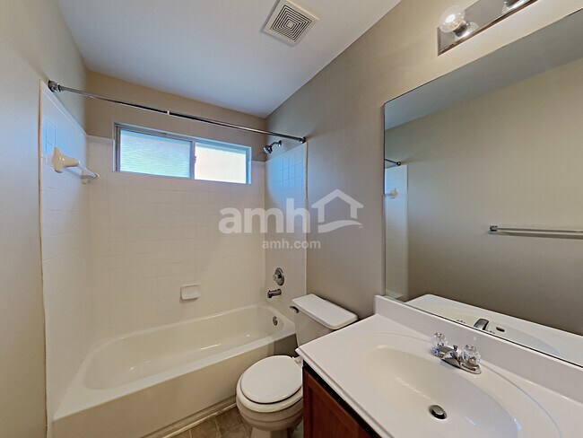 Building Photo - 26814 Sparrow Rdg