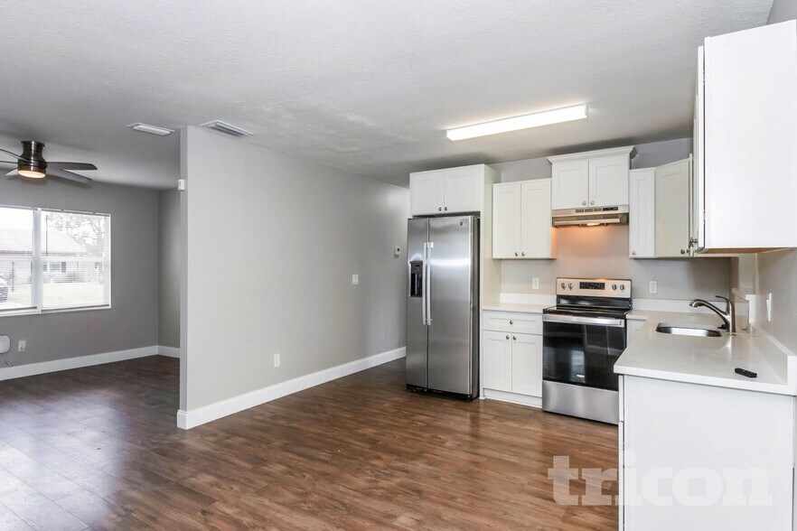 Building Photo - 2129 Willow Oak Dr