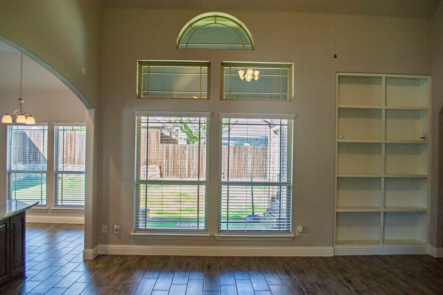 Building Photo - 1421 Baynes Dr