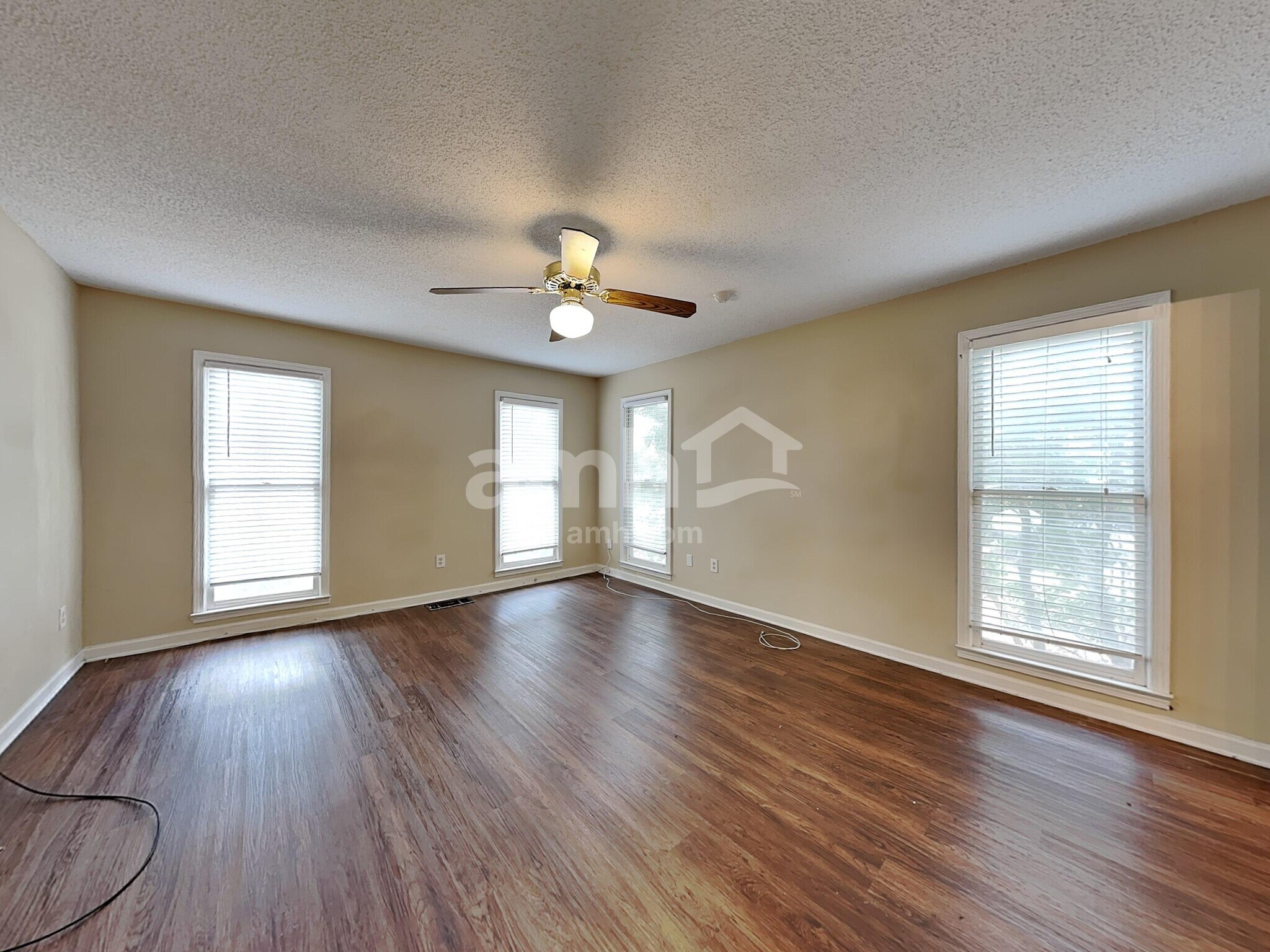 Building Photo - 34 Bell Ct