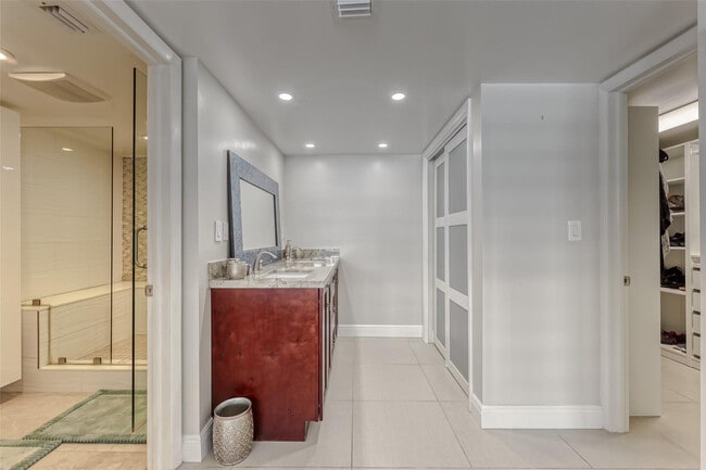 Building Photo - 3900 Galt Ocean Dr