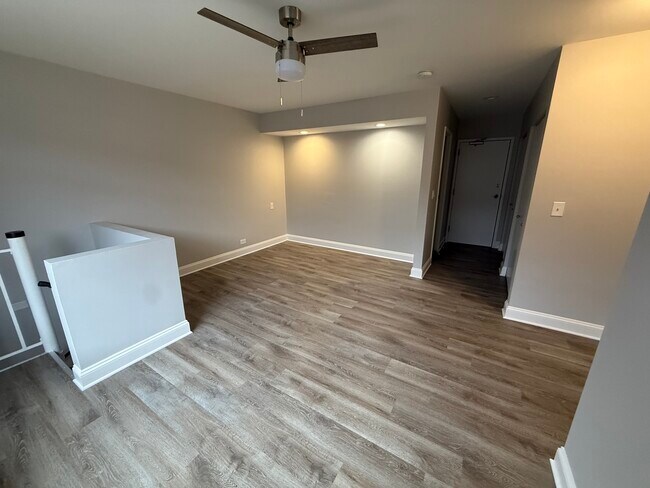 Building Photo - 744 W Gordon Terrace