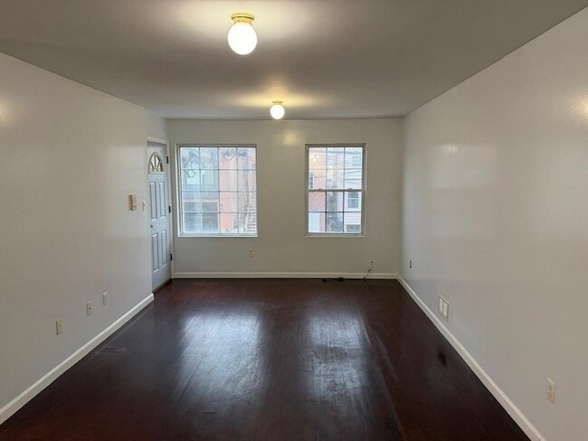 Building Photo - 183 Hutton St