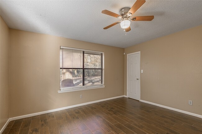 Building Photo - 39 Wire Rd Loop