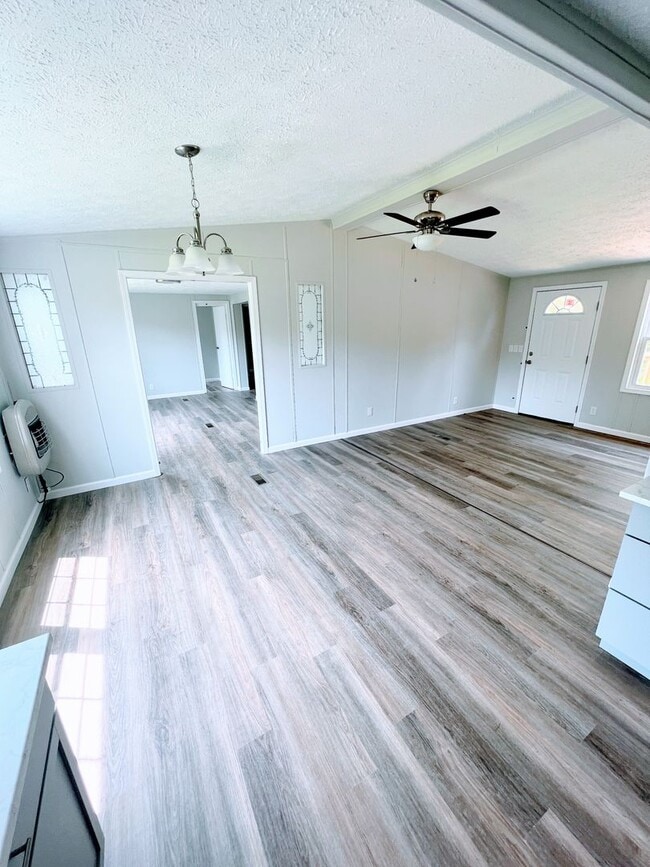 Building Photo - 3 Bedroom Home in Campbell County