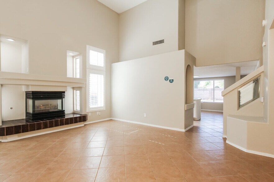 Building Photo - 7640 W Marlette Ave