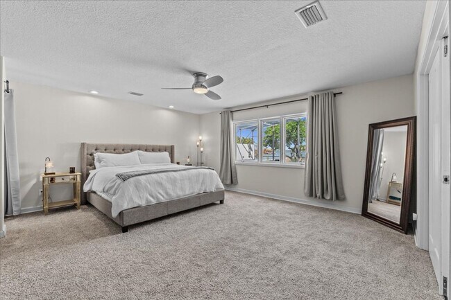 Building Photo - 3824 Gaines Dr