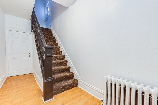 Building Photo - 406 Kingsboro St