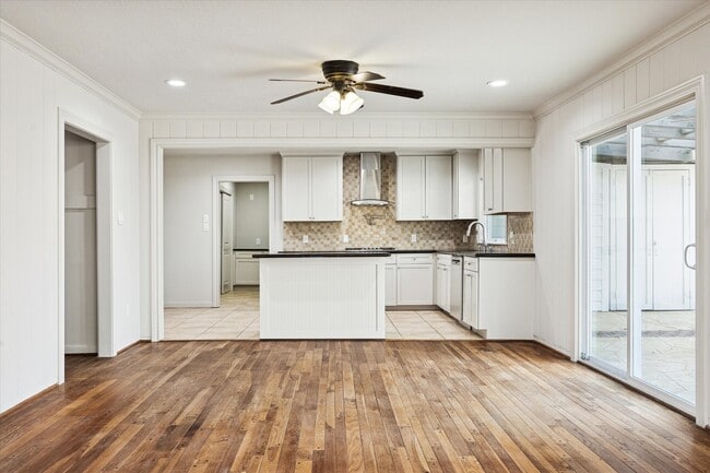 Building Photo - 2506 Avalon Pl