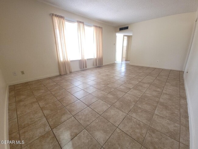 Building Photo - 240 Ferrari Ct