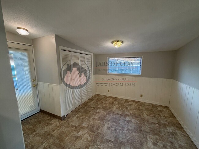 Building Photo - Single Level House- Ready to rent