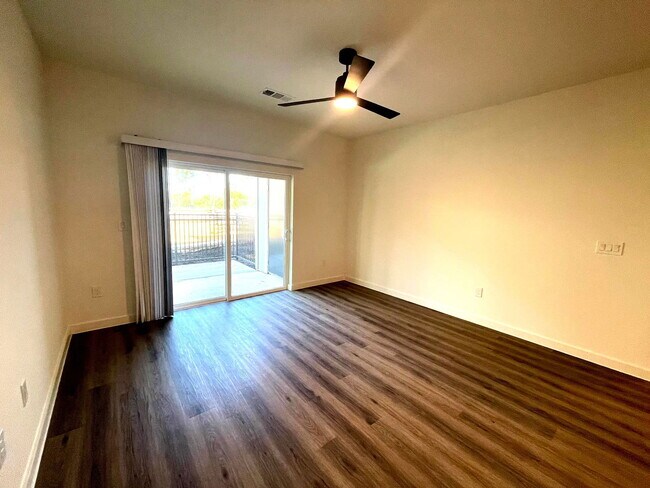 Building Photo - 701 Saginaw Sq Blvd