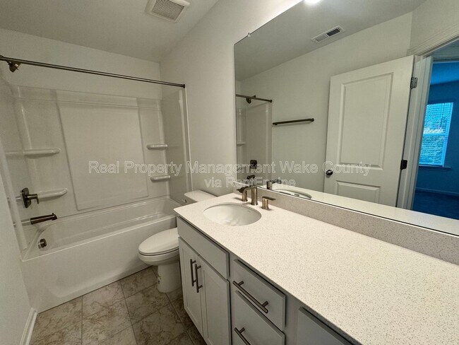 Building Photo - 416 Rowe Wy