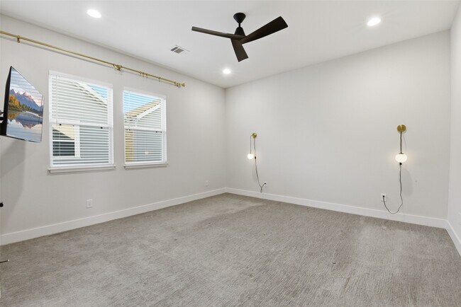 Building Photo - 2204 Lou Ellen Ln