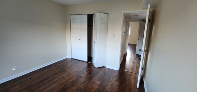 Building Photo - 9461 Bay Colony Dr