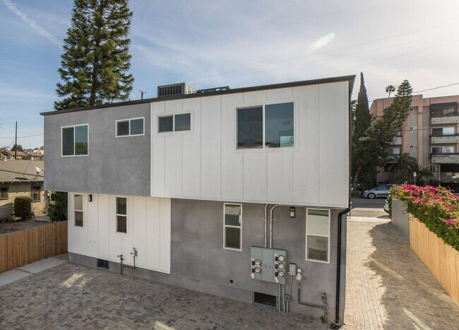 Building Photo - 543 N Virgil Ave