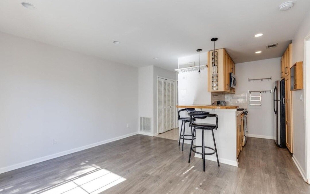 Building Photo - 117 Longfield Ct