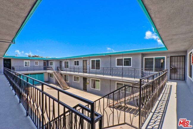 Building Photo - 1212 W 107th St