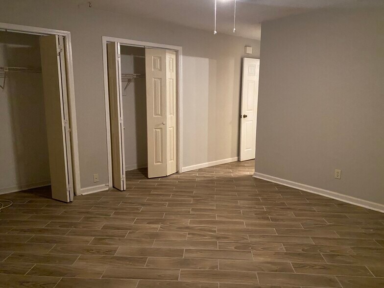 Main Bedroom - 5091 Farm Valley Dr NE