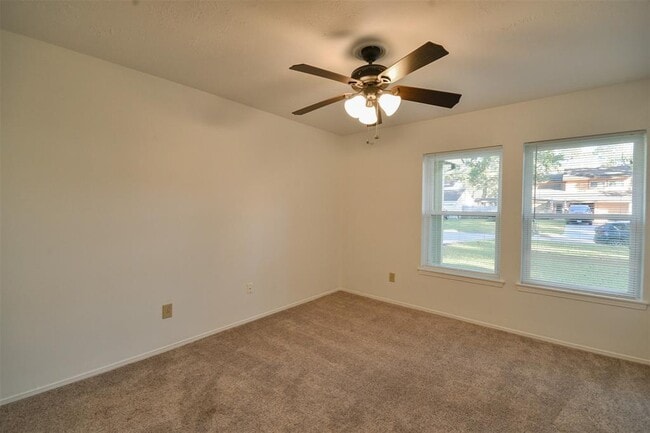 Building Photo - 3210 River Valley Dr