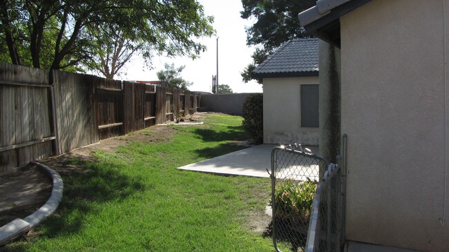 Building Photo - Southwest Bakersfield Home for Rent