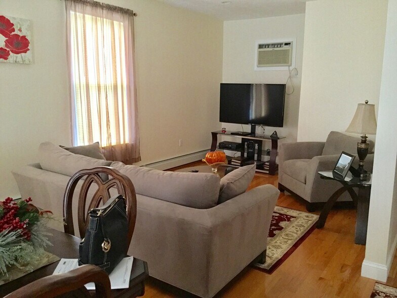 Living room - 57 Dartmouth St