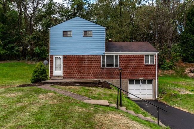 Building Photo - 2533 Sylvania Dr