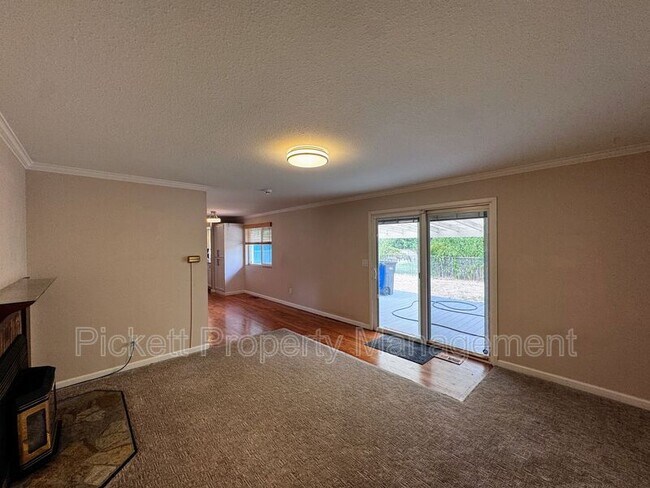 Building Photo - 2270 Madrona Dr SE