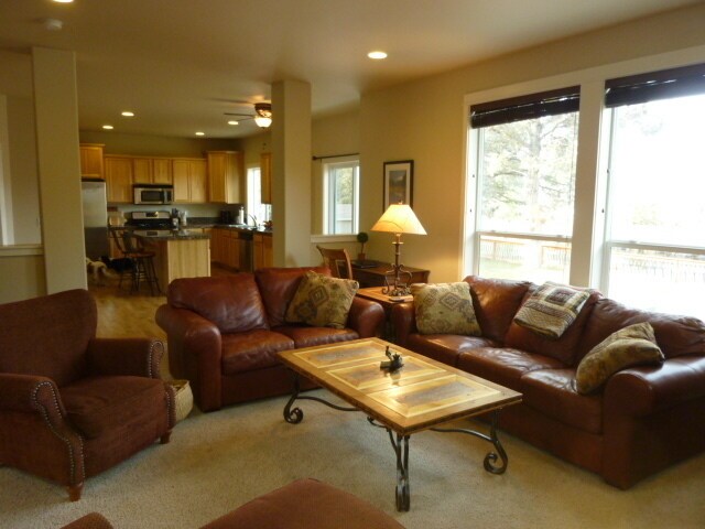 Building Photo - Furnished Home