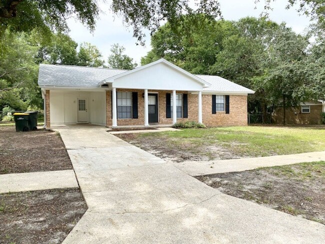 Building Photo - 3 Bedroom 2 Bath Home for Rent - Includes ...