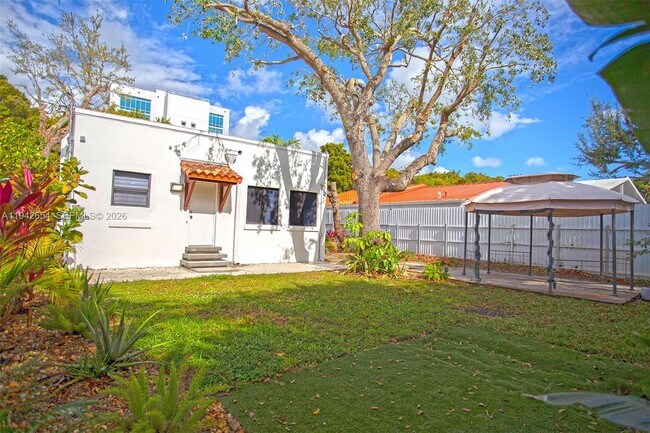 Building Photo - 1744 SW 22nd Terrace