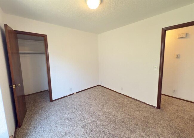 Building Photo - 1109 Dustin Dr